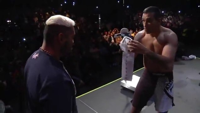 UFC 180: Weigh-In Highlight