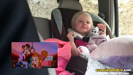 Çizgi Film İzlerken Duygulanan Küçük Kız