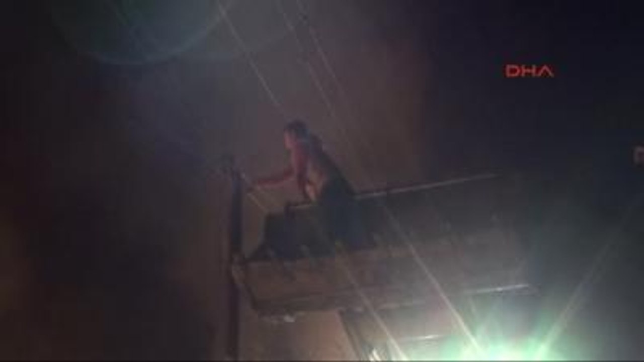 Çorum'da Köy Yangını: 29 Ev Yandı, Yangın Devam Ediyor Ek