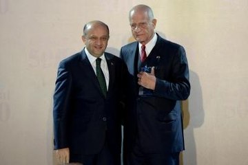 İnan Kıraç'ın Yerli Otomobil Sözüyle Bakan Programını Değiştirdi