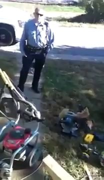 Images du policier Darren Wilson violant le 1er amandement! Arrestation injuste!