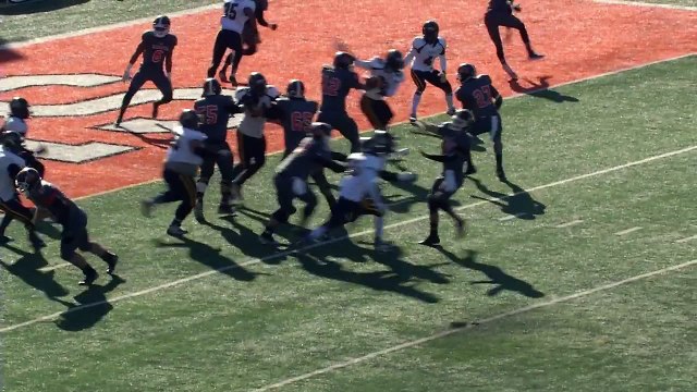 Un Touch Down célébré par une roue pas très très souple! Mercer lineman est hilarant