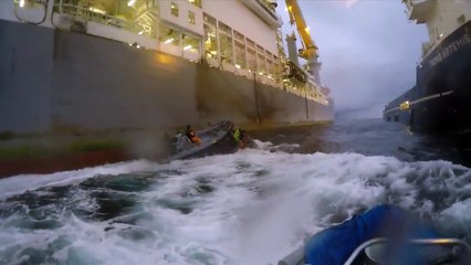 Greenpeace boat VS spanish army boat : violent clash resulting in one injury from Greenpeace!