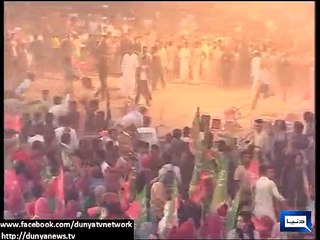 Dunya News - PTI workers brawl at Sahiwal gathering, throw chairs