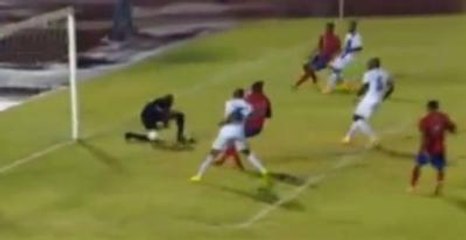 Böyle Kaleci Düşman Başına