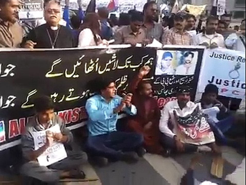 Christians Protest Against Burning a couple in Qasur