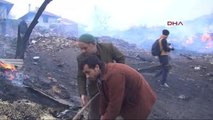 Çorum'da Köy Yangını 29 Ev Kullanılamaz Hale Geldi Ek Vali Yardımcısı da Köye Gitti