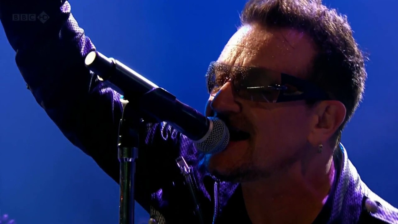 U2 - Movin' On Up  (Primal Scream) Glastonbury 2011 [HD]