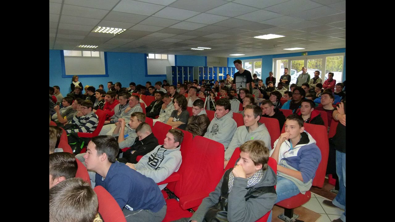 Photos et diaporama pendant le matinée du souvenir à la mémoire de Pierre et Louis Poutrain le 12 novembre 2014