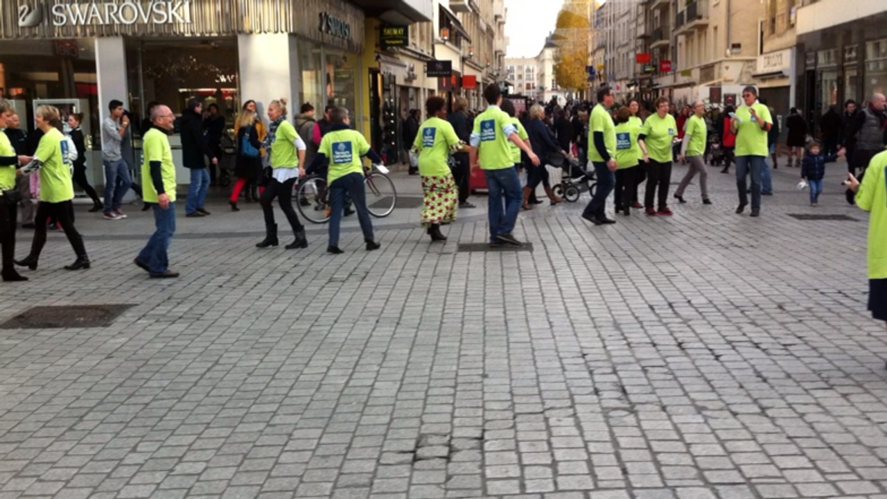 Flash mob du Secours catholique
