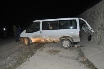 Adana'da İşçi Servisi Devrildi: 3'ü Ağır, 12 Yaralı