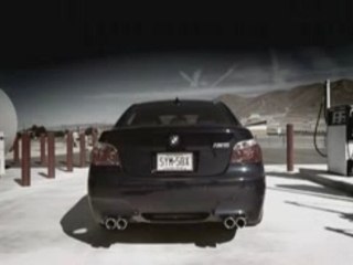 Chrysler 300C SRT8 vs BMW M5 drag race