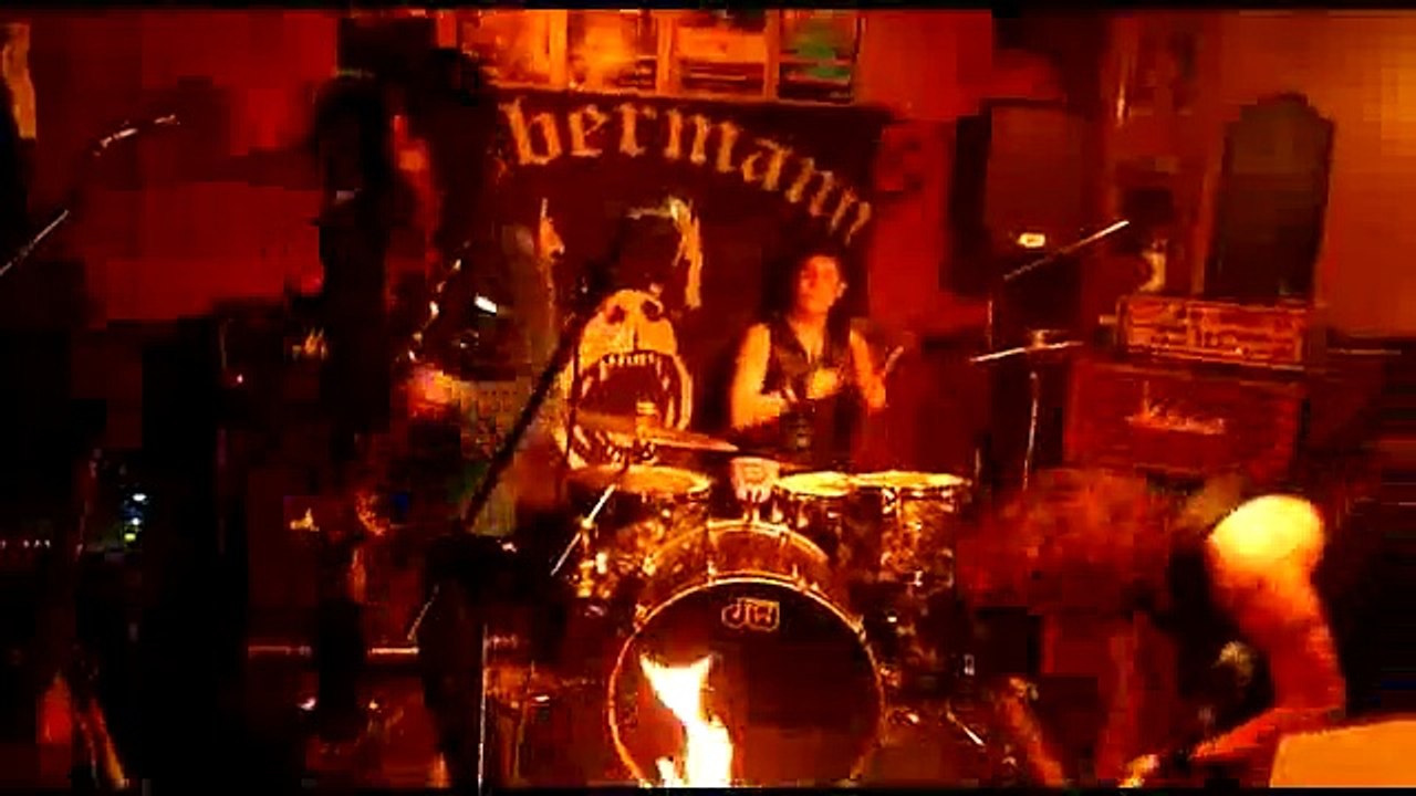 DOBERMANN EN CONCERT A L OXFORD CAFé DE BETHUNE