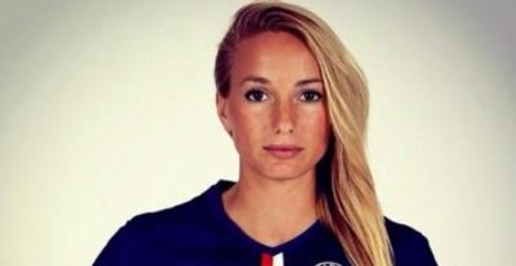 Sahada Korku Dolu Onlar, Güzel Futbolcu Yerden Kalkamadı