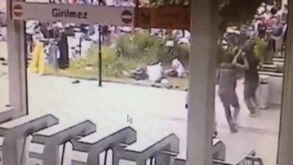 Polisin Kebap Şişiyle Yaralanması Güvenlik Kamerasında