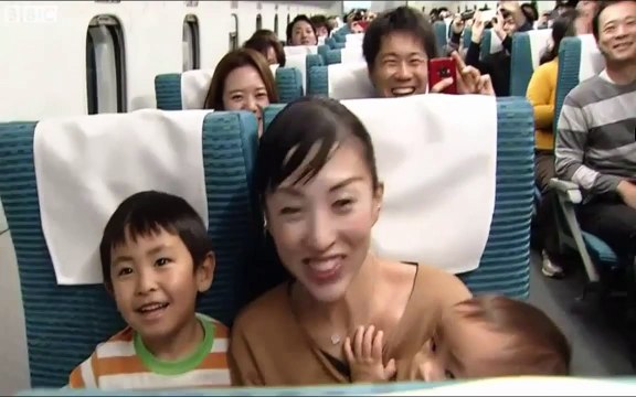 Japan's levitating maglev train reaches 500km_h (311mph)