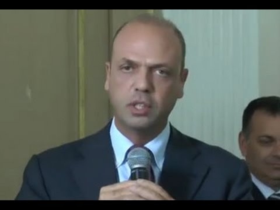 Napoli - Alfano: "La legge Severino va cambiata" -1- (15.11.14)