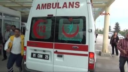 Adana-Arşiv- Kimlik Soran Polisi, Kebap Şişiyle Ağır Yaraladı