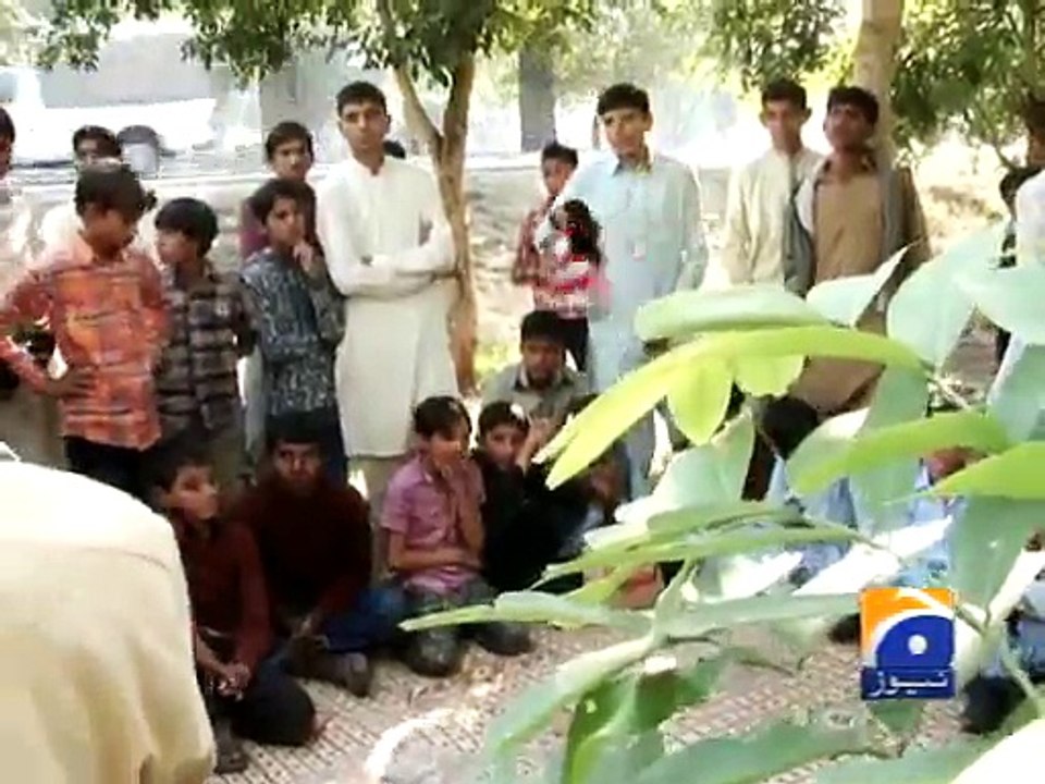 Three injured in School Bus Accident (Lahore) - Geo Reports - 16 Nov 2014