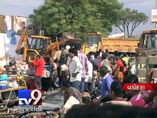 Demolition Wrangle: 'Lathi Charge' VS 'Stone Pelting' in Vadodara - Tv9 Gujarati