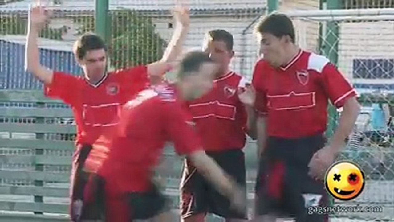 FOOTBALLERS FUNNY PRANK !!!