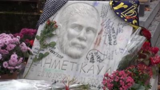 Ahmet Kaya Ölümünün 14. Yılında Paris?te Mezarı Başında Anıldı