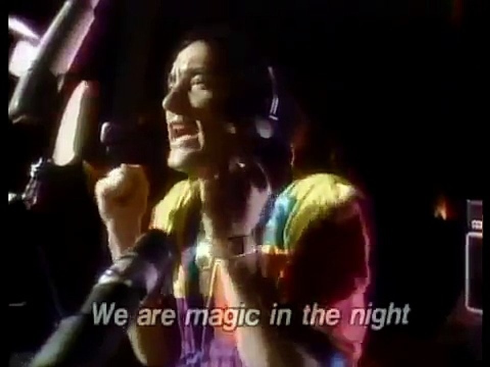 Rock Yıldızlarının Afrika'lı çocuklar için yer aldıkları efsane video ! Hear N' Aid   Stars