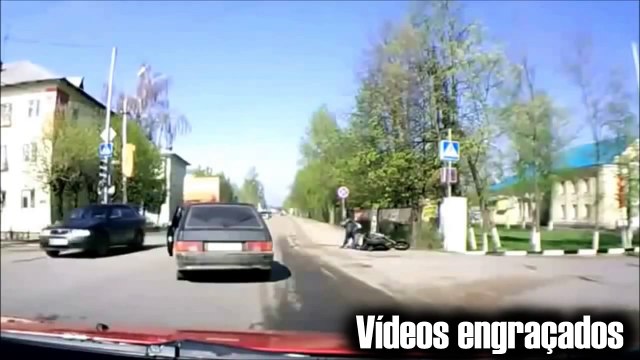 Vídeos batidas de motos caindo de moto acidentes tombos vídeos engraçados compilação fail