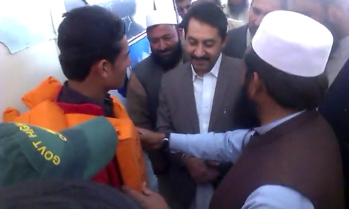 SARDAR ZAHOOR VISITING GHS OGHI S/ ARTS EXHIBITION.
