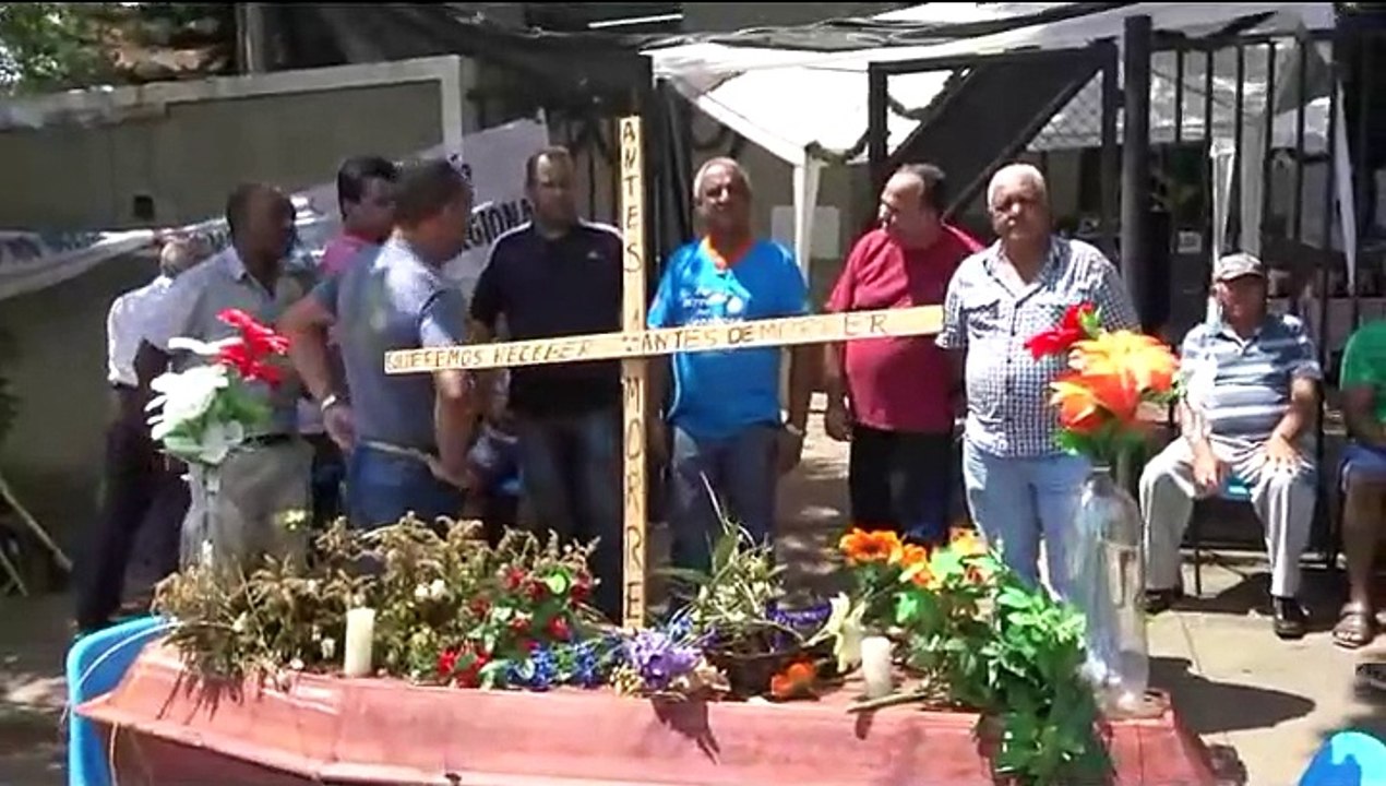 Total desrespeito com os idosos em Itabira. Trinta dias se passaram e aposentados ainda ocupam prédio da valia sem soluções