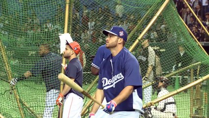 Capuano helps MLB All Stars win in Japan