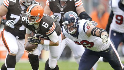 Wk 11 Can't-Miss Play: Hoyer trips, completes 30-yard pass
