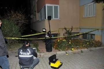 Liseli Kız 9'uncu Kat Balkonundan Ölüme Atladı