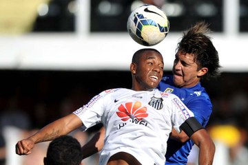Com a mão na taça! Cruzeiro vence Santos na Vila