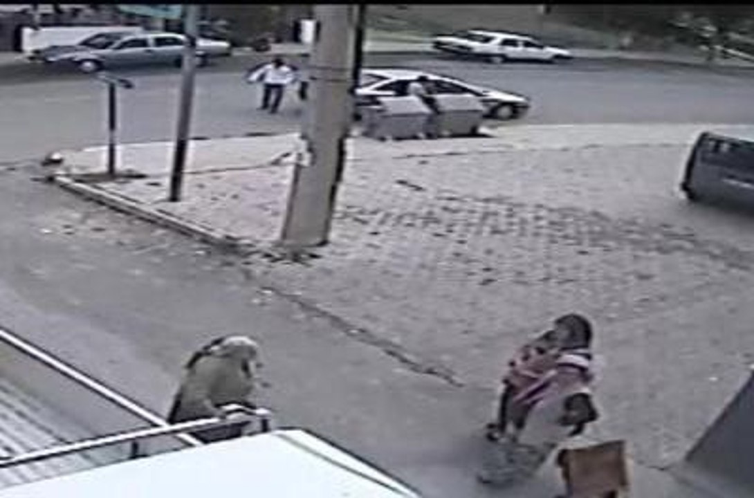 Baba- Oğul, Bıçakladıkları Genci Diri Diri Gömmüş