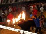 Espanha touro embolado com 5 bolas de fogo