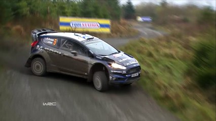 WRC, Grande-Bretagne - Hirvonen détruit un checkpoint sur un drift