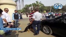 بالفيديو.. شاهد الاشتباه في سيارة مفخخة أمام بوابة جامعة القاهرة