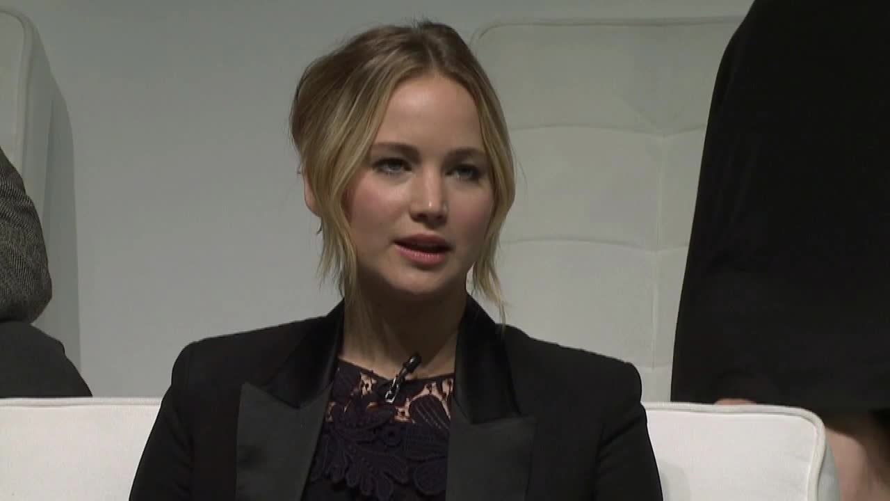Jennifer Lawrence Took A Selfie Peeing While Making Mockingjay 1