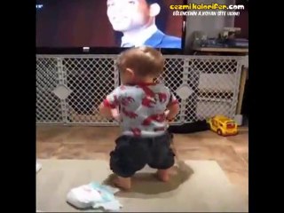 Kendi Şovunu Hazırlayıp Sunan Bebek