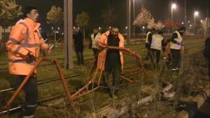 Kayseri'de Alkollü Sürücü Tramvay Yoluna Girip, Yaralandı