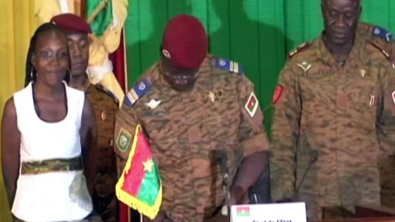 Burkina Faso : signature de la charte de transition