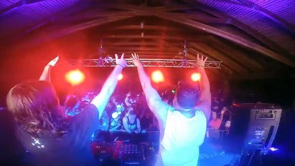 FAIL : 2 DJ font tomber leurs platines !