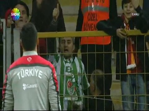 sifflé et insulté par ses supporters, Volkan Demirel a refusé de jouer
