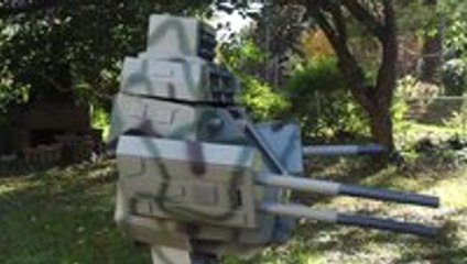 Guy makes his kid a life-sized battle mech Halloween costume