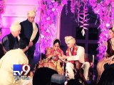 Aamir Khan wishes Arpita Khan & Aayush Sharma a happy married life, poses for wedding photos - Tv9