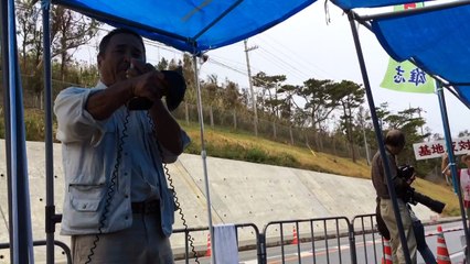 翁長新知事誕生翌日の辺野古 キャンプシュワブゲート前