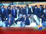 Nawaz Sharif Face  Expression When He Got Totally Ignored by Afghan President