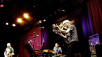 Oz Noy w/Will Lee - Schizophrenic (Keith Carlock, Tokyo, Décembre 2011)