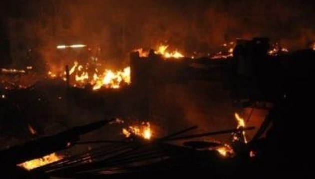 Yangında Mağdur Olan Aileler İçin Konteynır Kent Kuruluyor